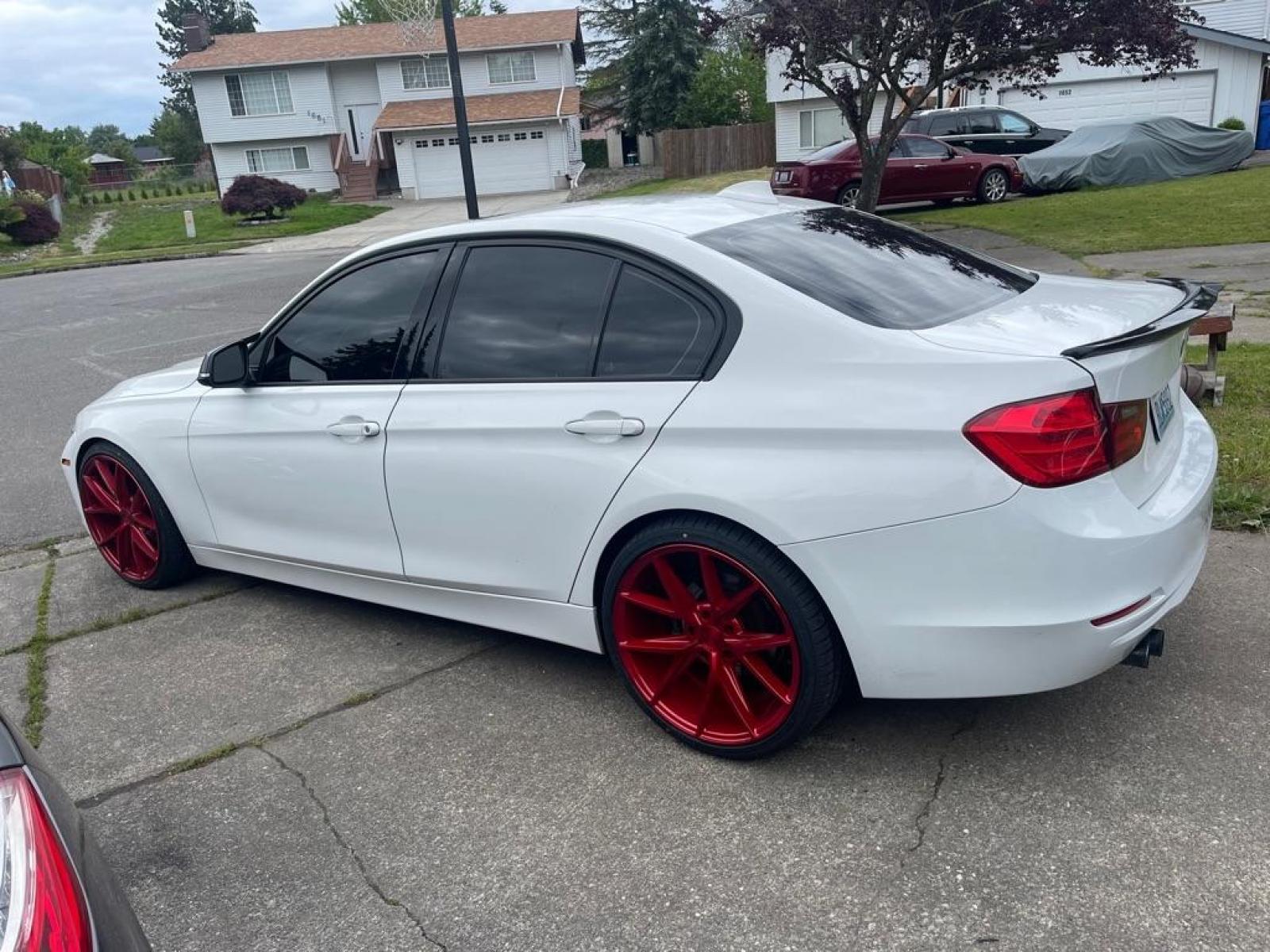 2012 ALPINE WHITE /Coral Red w/Black Highlight, Dakota Leather Seat BMW 328I SPORT SPORT PREMIUM (WBA3A5C51CF) with an 2.0L engine, Automatic transmission, located at 1505 S 356th St., Federal Way, WA, 98003, 47.282051, -122.314781 - M-Series Suspension, 8-Speed Sport DCT, Automatic w/Manual Shift Transmission. Installed a re-built motor with 63K miles, car has 106K. 2.0-liter, dual overhead cam (DOHC), 16-valve, 240-horsepower inline 4-cylinder engine with aluminum engine block, Twin-Power Turbo technology, high precision dir - Photo #8