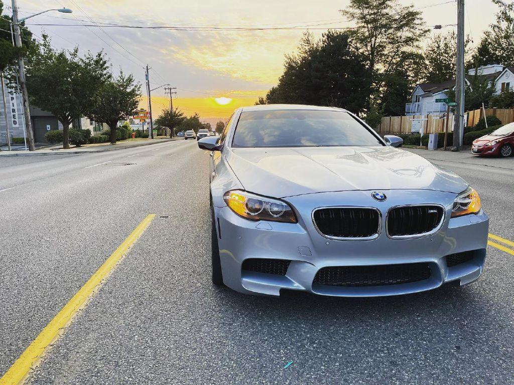 photo of 2014 BMW M5 SPORT TWIN-TURBO PREMIUM V8