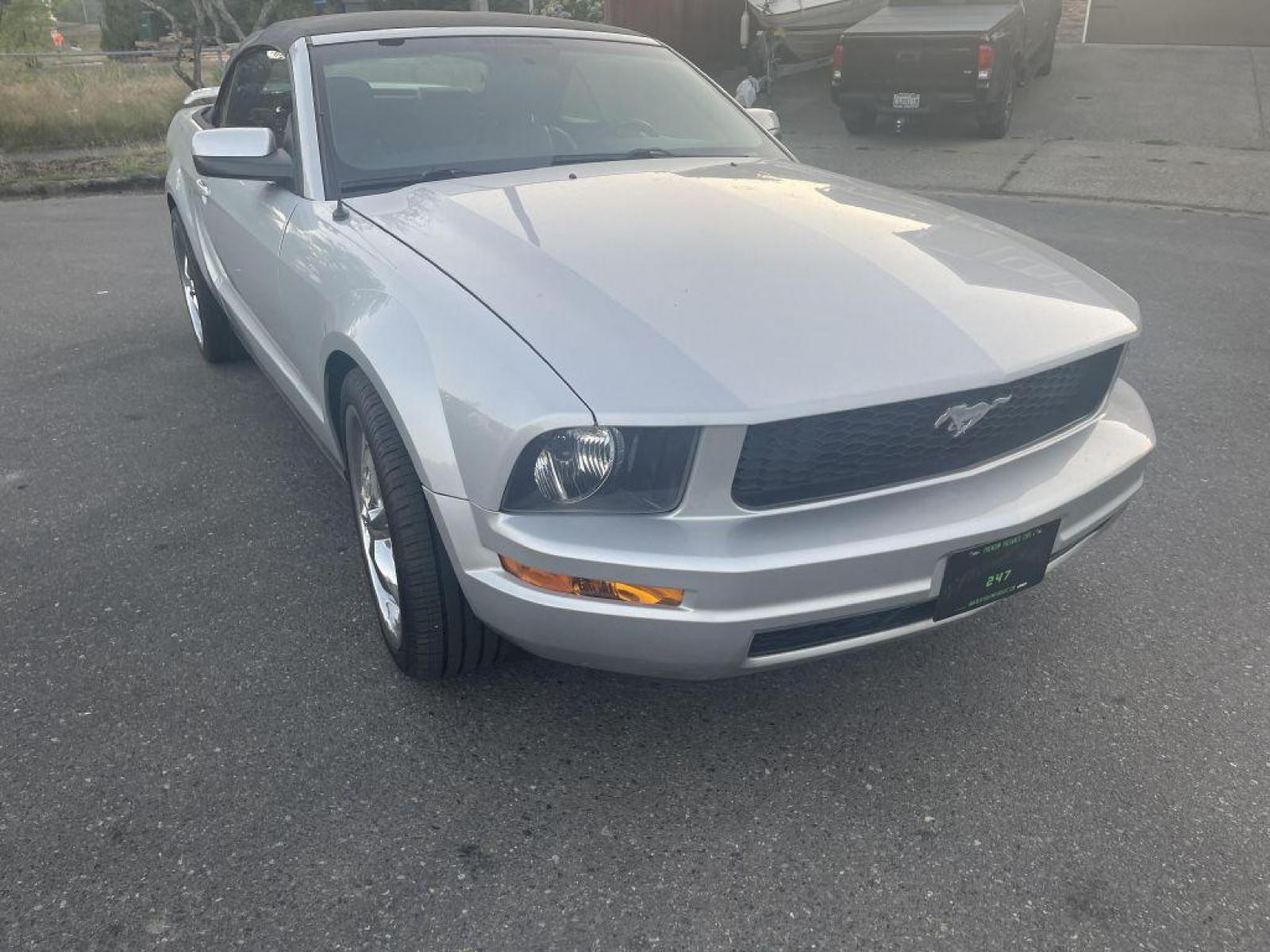 2005 GRAY /GRAY FORD MUSTANG PREMIUM PREMIUM (1ZVHT84N755) with an 4.0L engine, 5-Speed Manual transmission, located at 1505 S 356th St., Federal Way, WA, 98003, 47.282051, -122.314781 - Looking to take control of driving again?! This Mustang is super fun to drive and will make you remember the days of manual transmissions and changing gears when you feel like it! Very fun to drive and it truly feels like you're driving a sportscar!!! 4.0L V6 SOHC 12V Engine Features include: - Photo #3