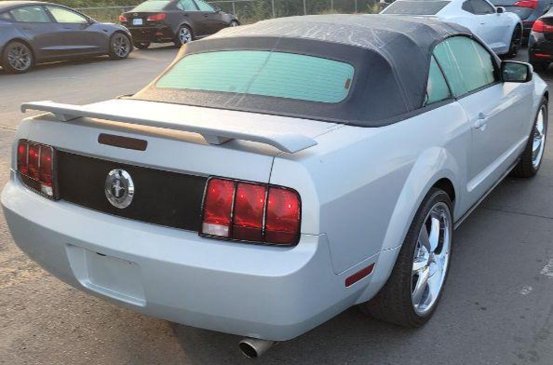 2005 GRAY /GRAY FORD MUSTANG PREMIUM PREMIUM (1ZVHT84N755) with an 4.0L engine, 5-Speed Manual transmission, located at 1505 S 356th St., Federal Way, WA, 98003, 47.282051, -122.314781 - Looking to take control of driving again?! This Mustang is super fun to drive and will make you remember the days of manual transmissions and changing gears when you feel like it! Very fun to drive and it truly feels like you're driving a sportscar!!! 4.0L V6 SOHC 12V Engine Features include: - Photo #6