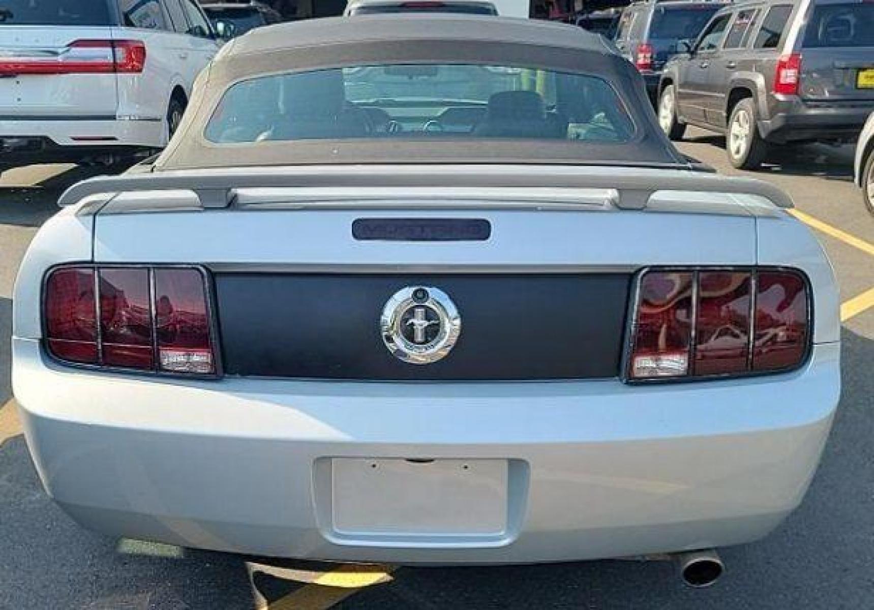 2005 GRAY /GRAY FORD MUSTANG PREMIUM PREMIUM (1ZVHT84N755) with an 4.0L engine, 5-Speed Manual transmission, located at 1505 S 356th St., Federal Way, WA, 98003, 47.282051, -122.314781 - Looking to take control of driving again?! This Mustang is super fun to drive and will make you remember the days of manual transmissions and changing gears when you feel like it! Very fun to drive and it truly feels like you're driving a sportscar!!! 4.0L V6 SOHC 12V Engine Features include: - Photo #15